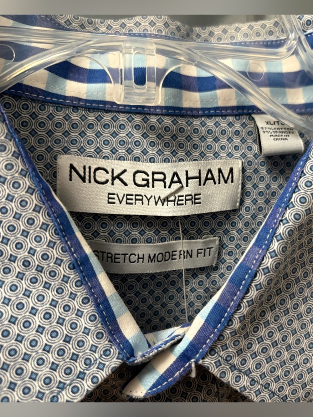 Men’s button down dress shirt (size XL)
